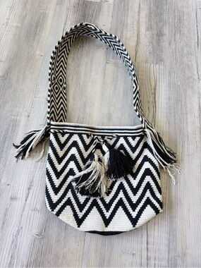 Black & White Chevron Crochet Shoulder Bag Wayuu
